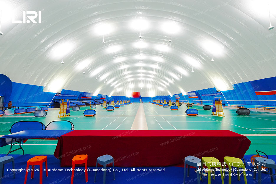 Column-free air dome interior with indoor sports courts and bright membrane roof